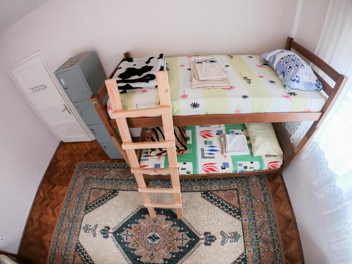 Sarac Hostel Peje Extérieur photo