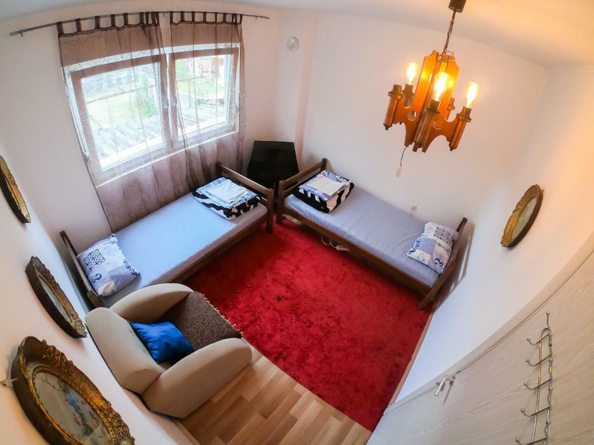 Sarac Hostel Peje Extérieur photo